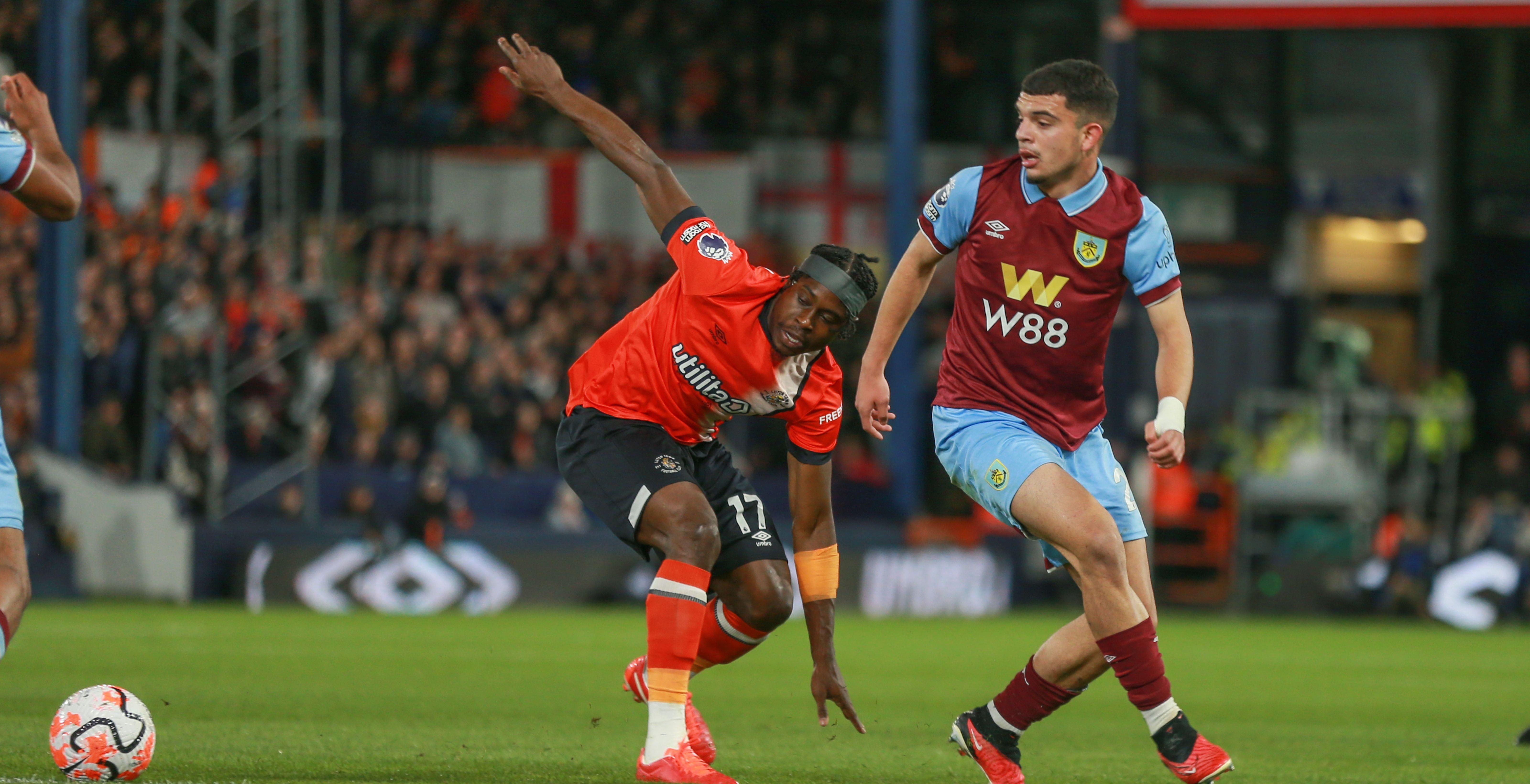 让卢顿厄斯顿打响英冠冠军之争