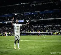 切尔西遭遇争议红牌，维尼修斯乘势反超比分完成逆转的简单介绍