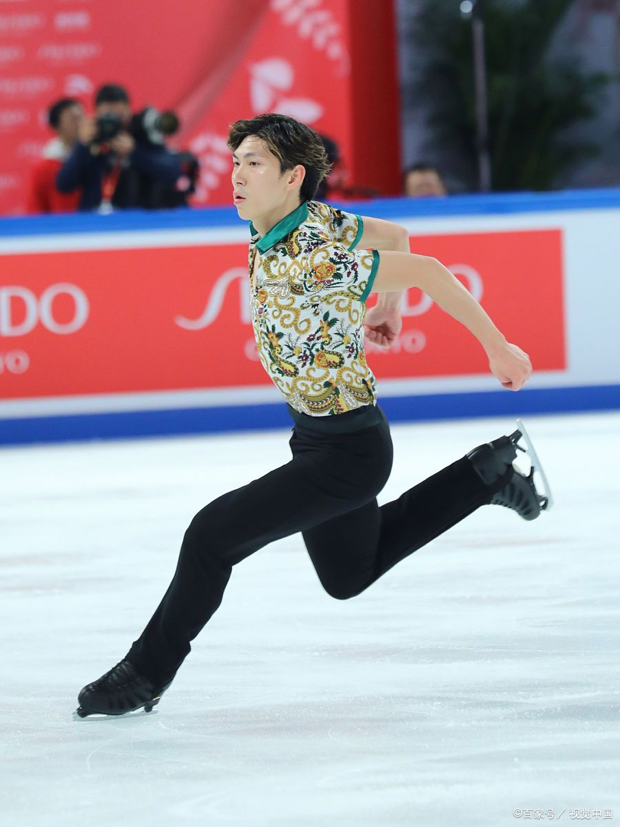 包含VAR判罚再引争议，拜仁对阵波尔图裁判判点引发巨大争议的词条