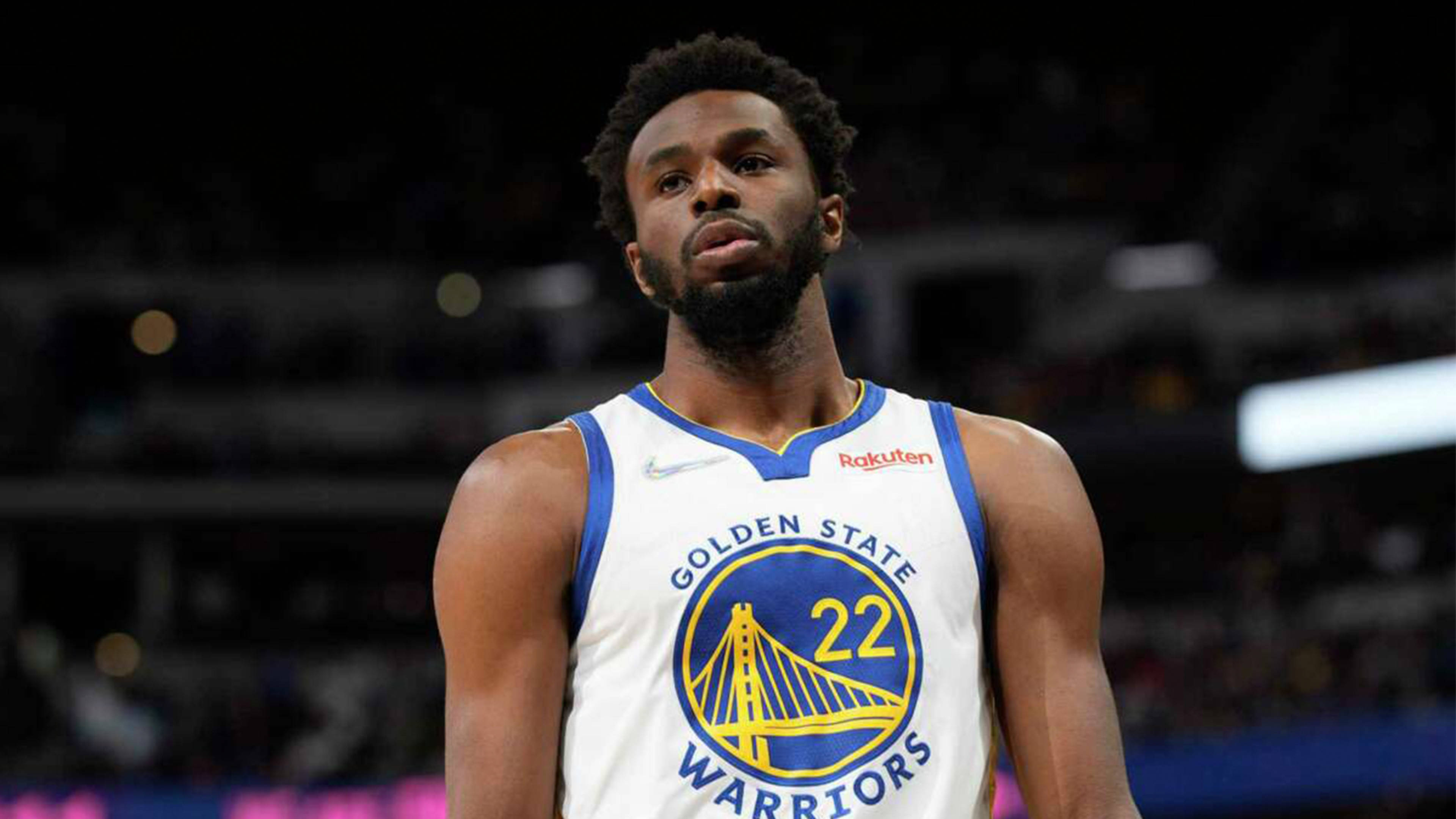 库里迎来二十赛季高光表现，雄鹿球迷沸腾！的简单介绍