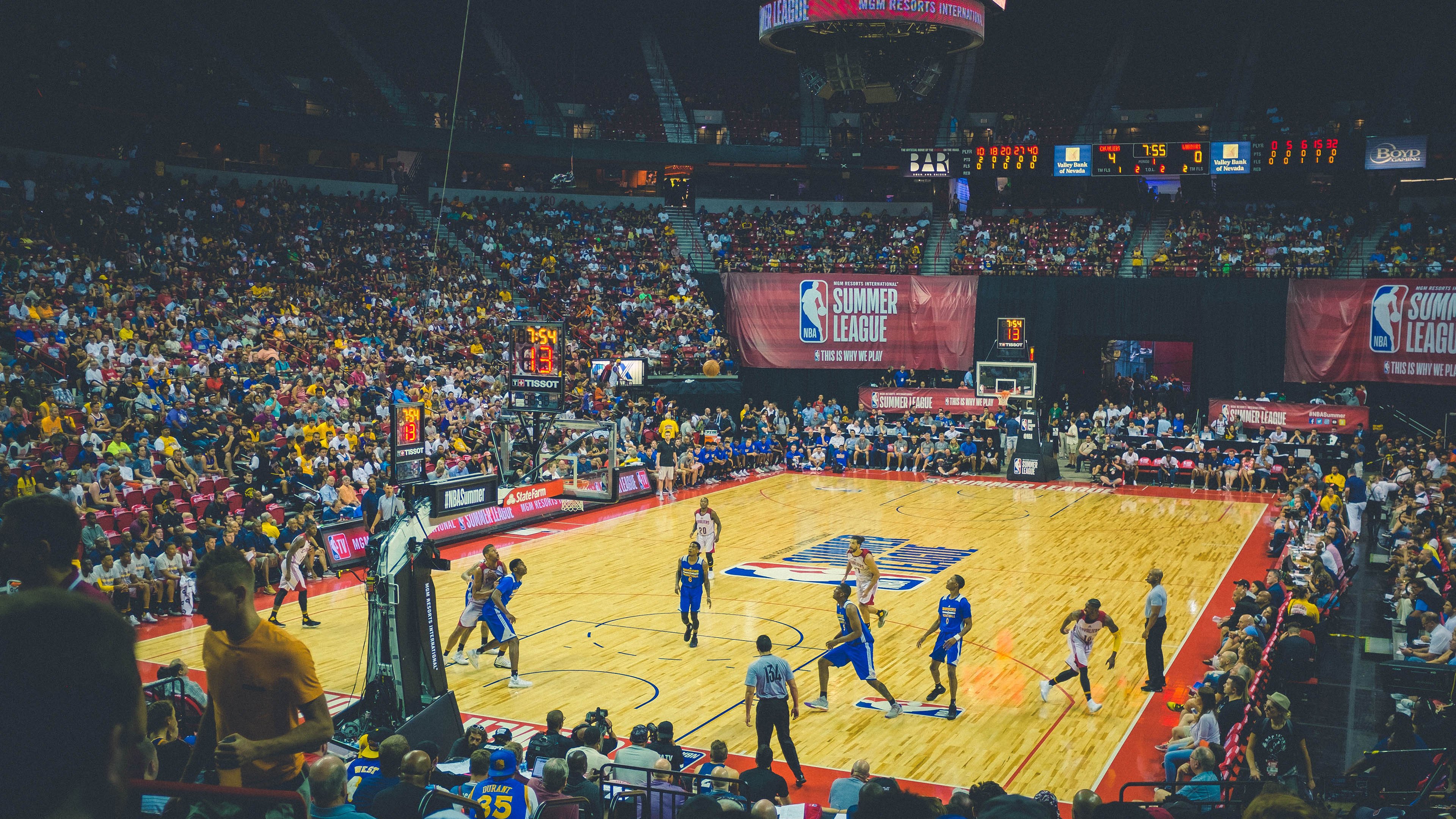 纳达尔官方宣布晋级下一阶段新规，皇家马德里引发争议！赛场气氛高涨